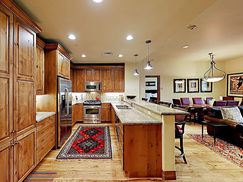 New Listing! The Valley: Luxe Ski-in/ski-out 3 Bedroom Condo