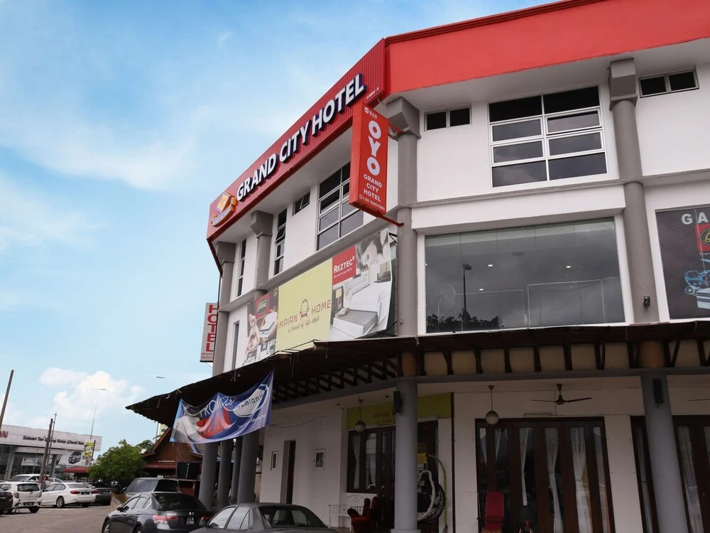 Grand City Hotel I
