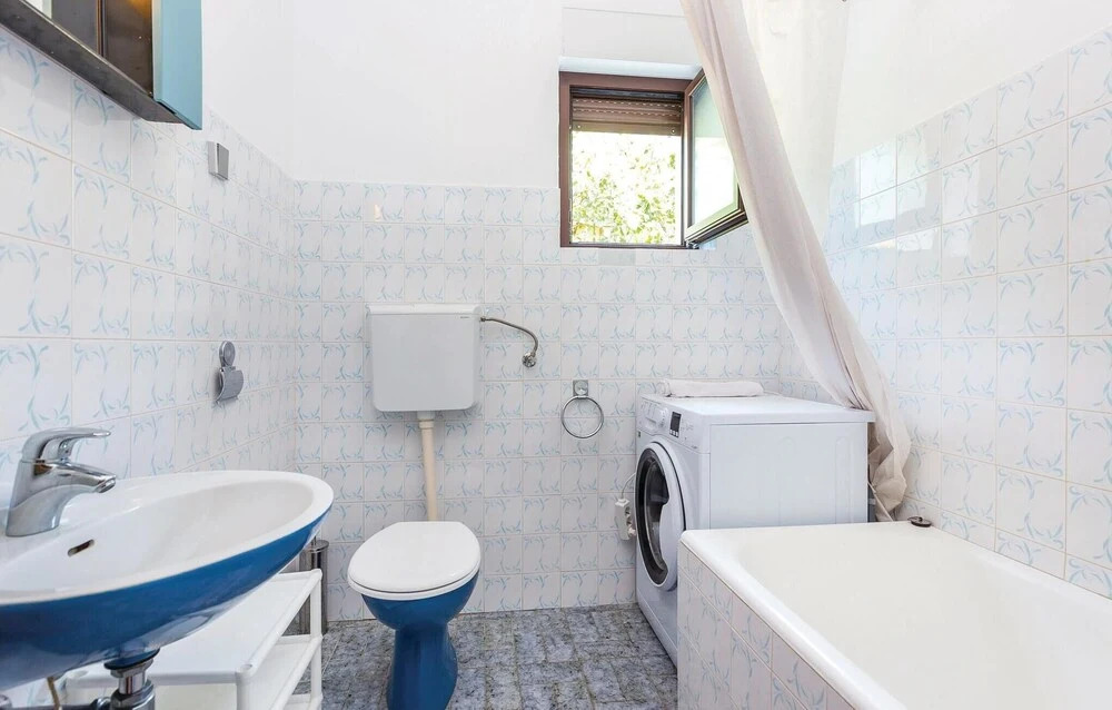 Amazing Home in Novi Vinodolski With Wifi and 4 Bedrooms