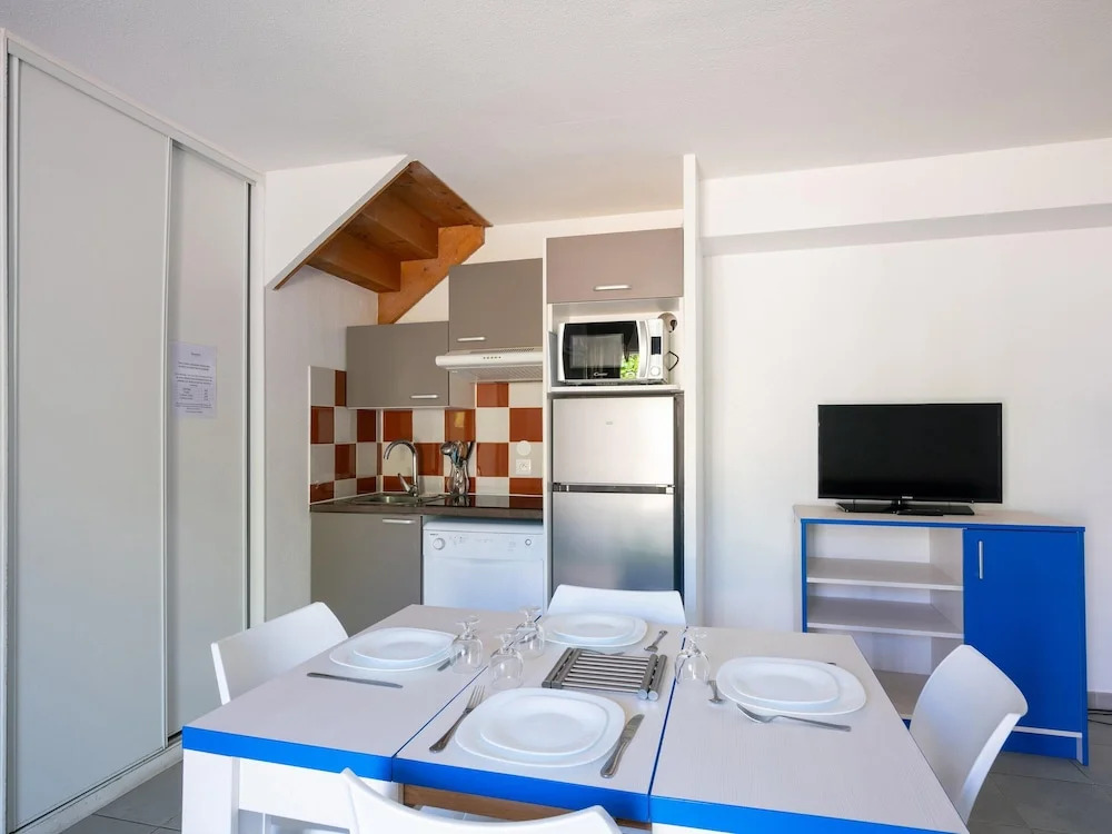 Spacious House for 6 in Parentis