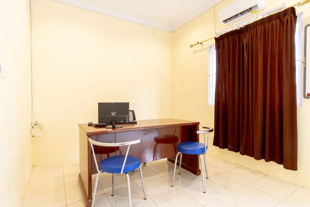 Oyo 1505 Studio 10 Home Stay