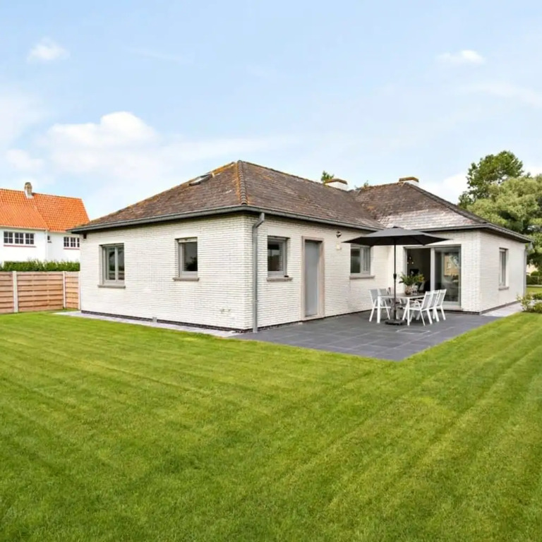Huswell - Spacious bungalow with garden near the beach & sea