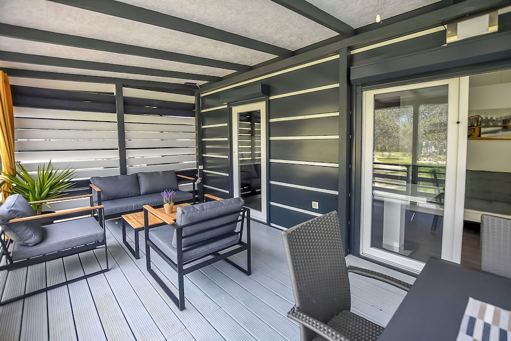 Mobile home Pen Shell