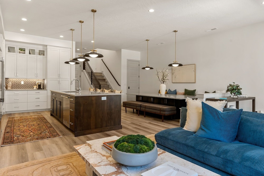 The Pearl Lagoon 6 Bedroom Home