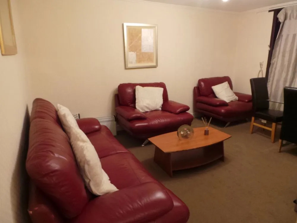 Novelty Suites Froghall Avenue