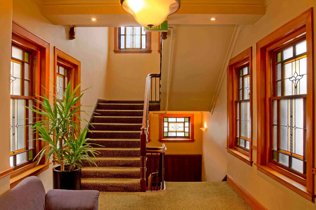 The Cambridge Hotel & Backpackers