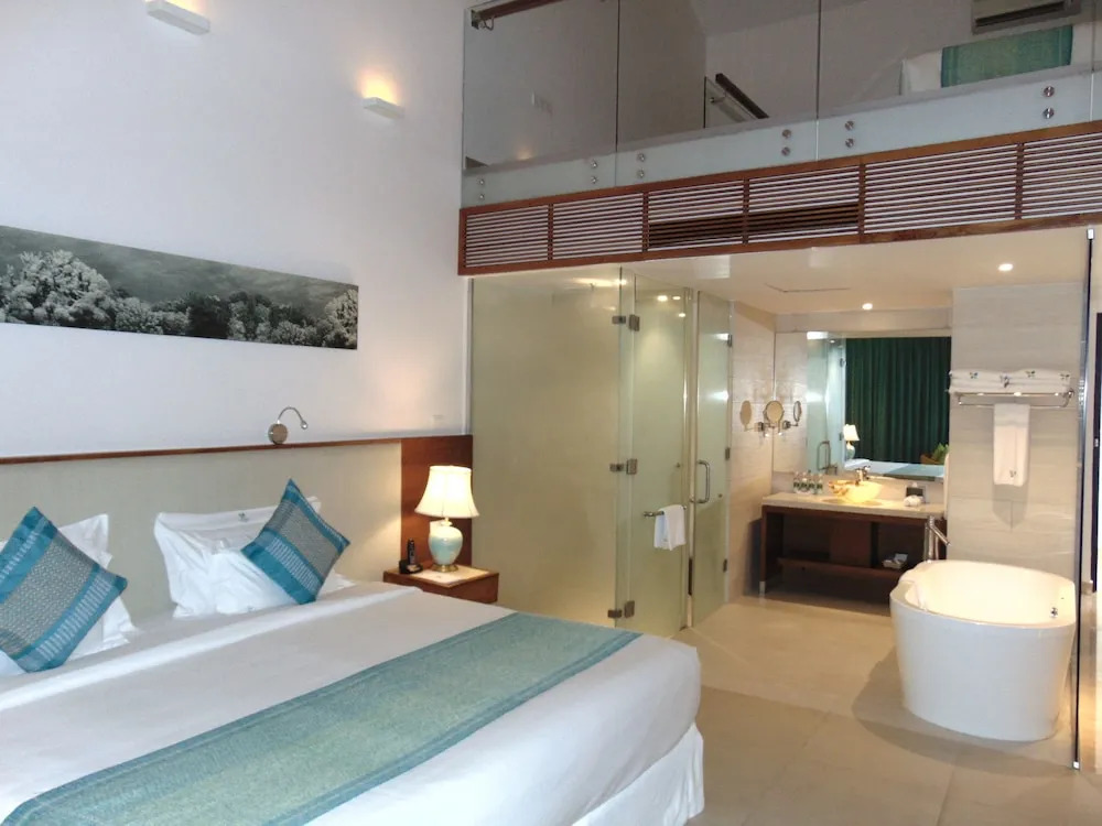 Reefs Edge Hotel