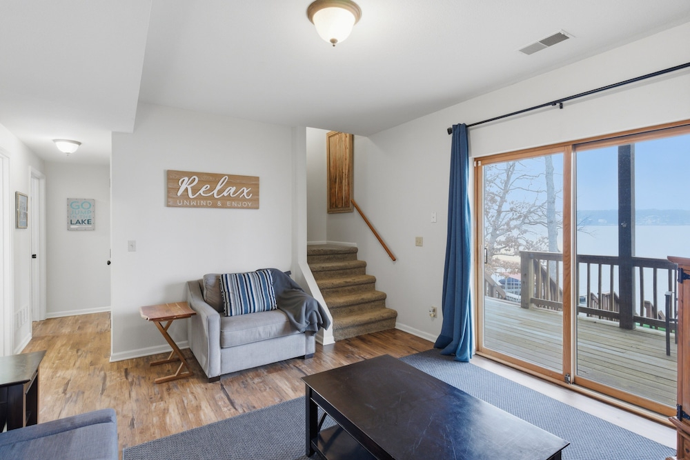 Lakefront Log Cabin With Private Dock, Two Decks & Cozy Comfort at 35mm in Sunrise Beach