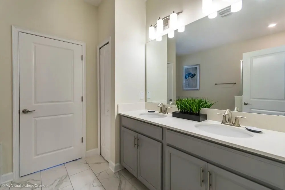 Luxury Lake View 8 BR Villa With Games Room 2965fs