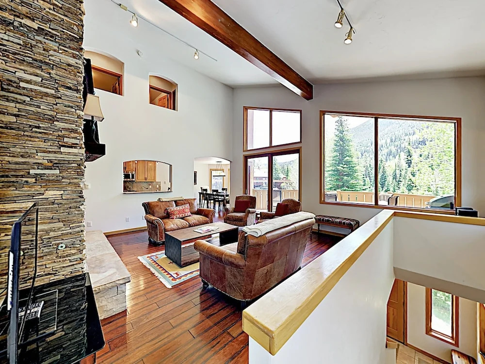 4501 Vail - 5 Br Duplex