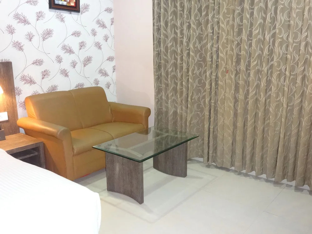 Oyo Premium Vip Road