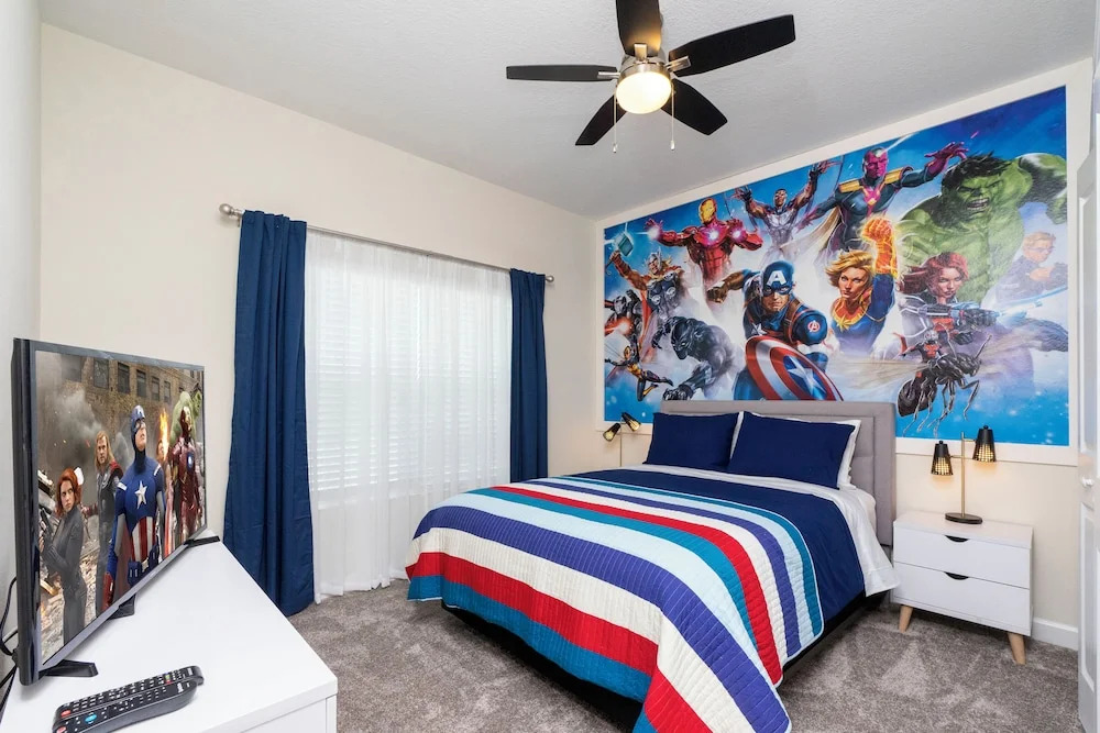 Luxurious Family-friendly 5 Bd 12 Guests w Screened Pool Close to Disney