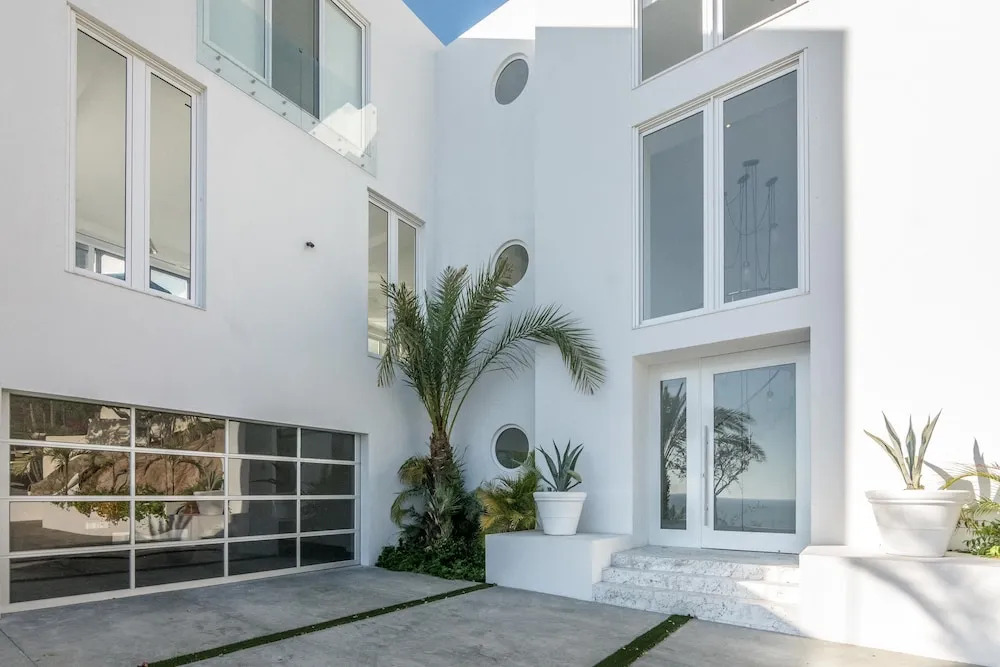 Modern 4 Bedroom Pedregal Villa Reduced Nightly Rate for 4+ Nights at Villa Besame