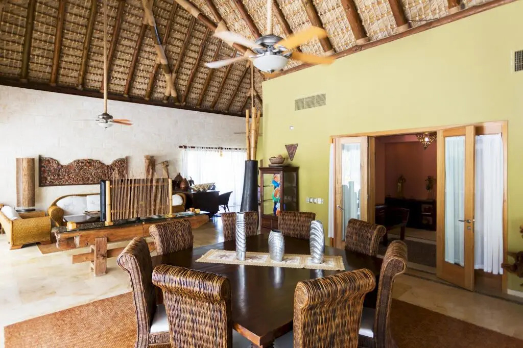 Large (12.000 sq. ft.) 5-BDR villa for rent in Cap Cana – with pool, chef, maid