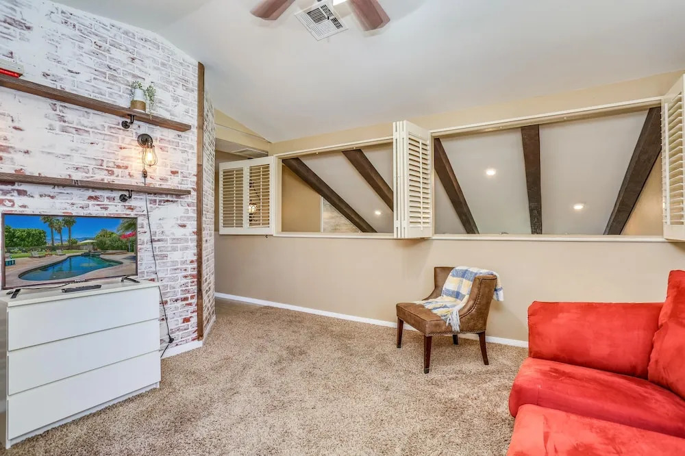 Poolside Sanctuary With Patio, Hot Tub & Firepit 3 Bedroom Home