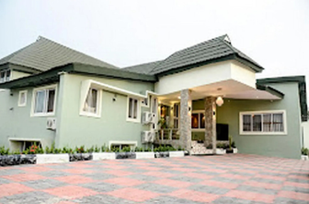 Saire Hotels