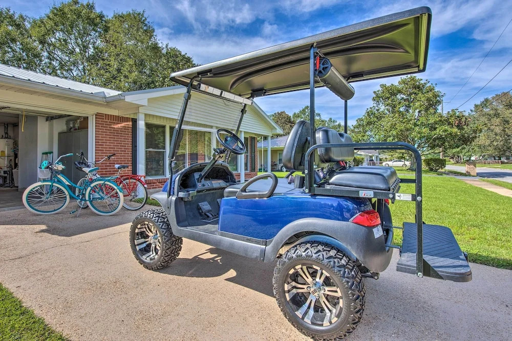 Ocean Springs Home w/ Bikes < 1 Mile to Beach!