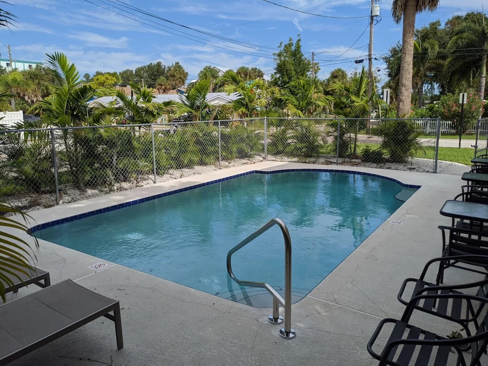 IRB Poolside Unit A Star5vacations