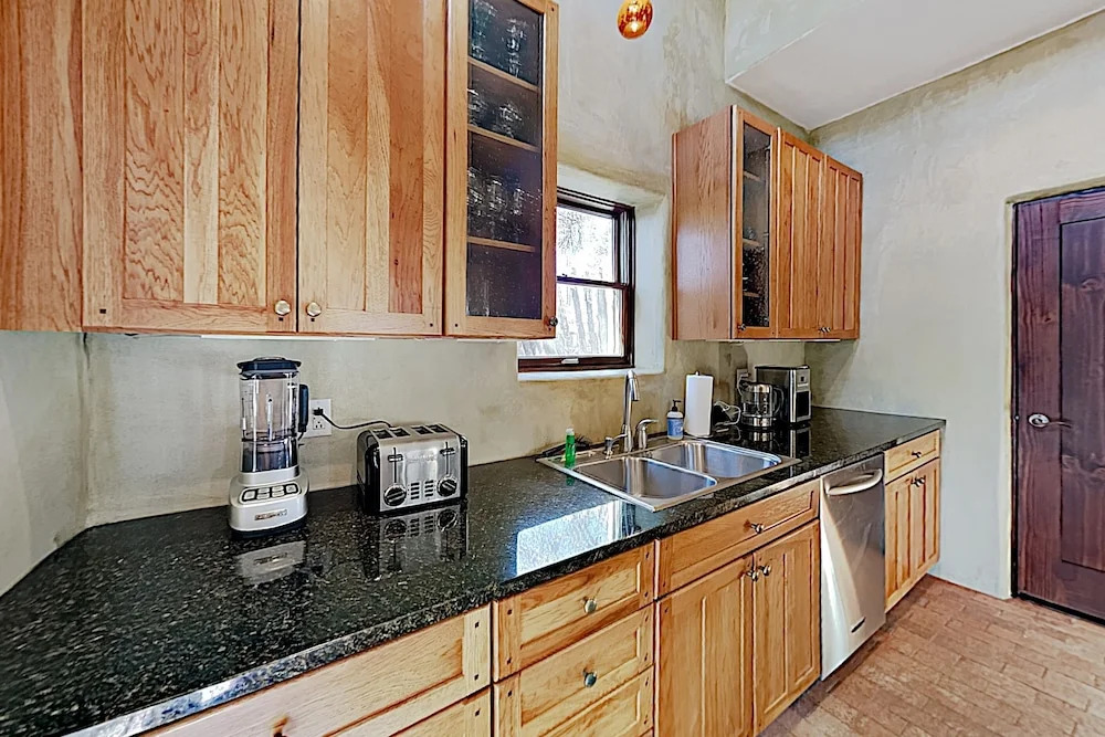Ultra-chic Adobe Casita - Walk To Historic Plaza! 2 Bedroom Cottage