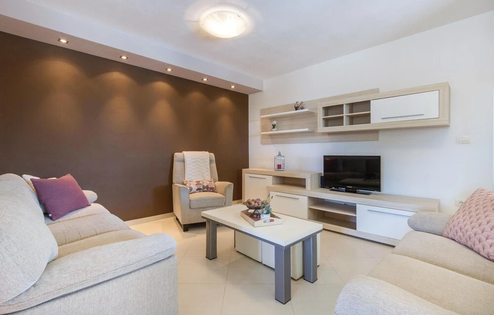 Gorgeous Home In Galizana