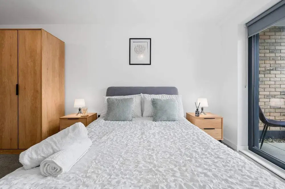 Manchester - Apartment - Sleeps 5 - Parking