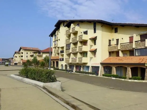 SEIGNOSSE PLAGES: Beau Studio équipé avec terrasse face aux dunes