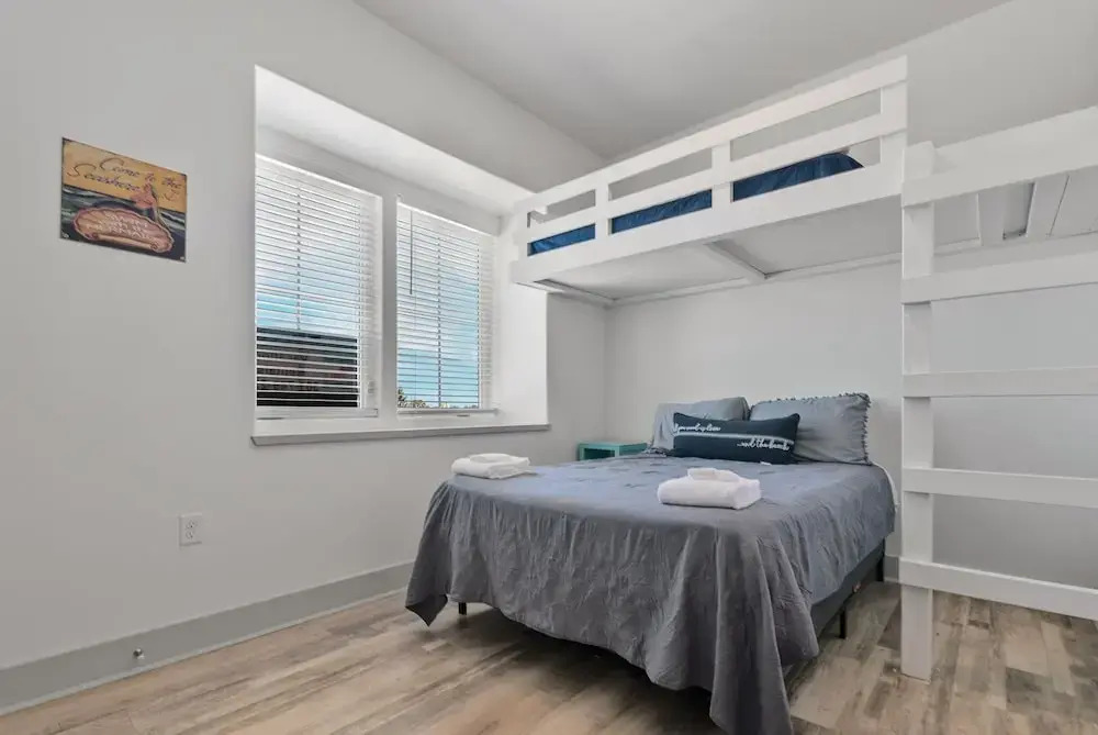 Casa De Playa Del Rey Imc4 3 Bedroom Condo by Redawning