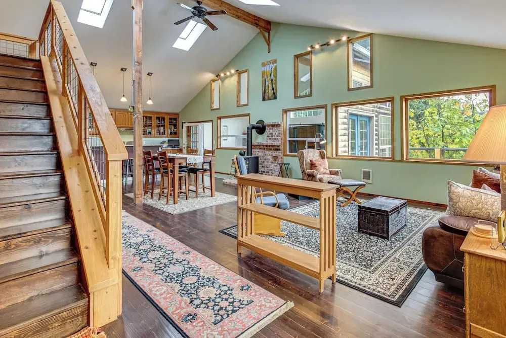 Hikes & Apples: Renovated Farmhouse in Gig Harbor!