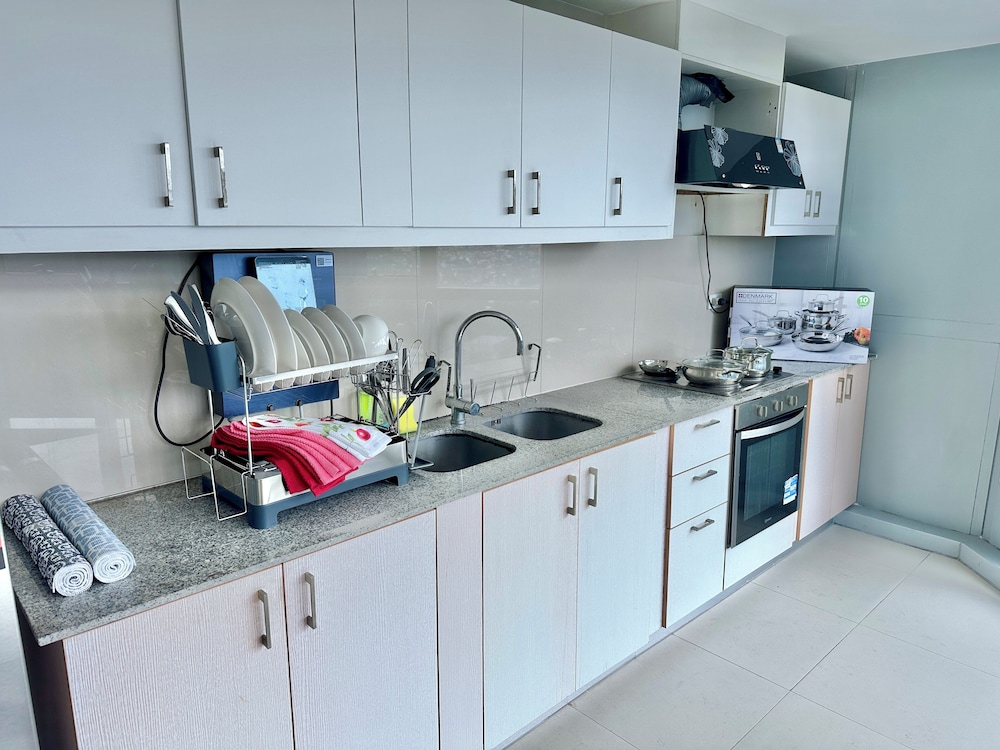 RareCut 177sqm 4BR Uptown Parksuites BGC
