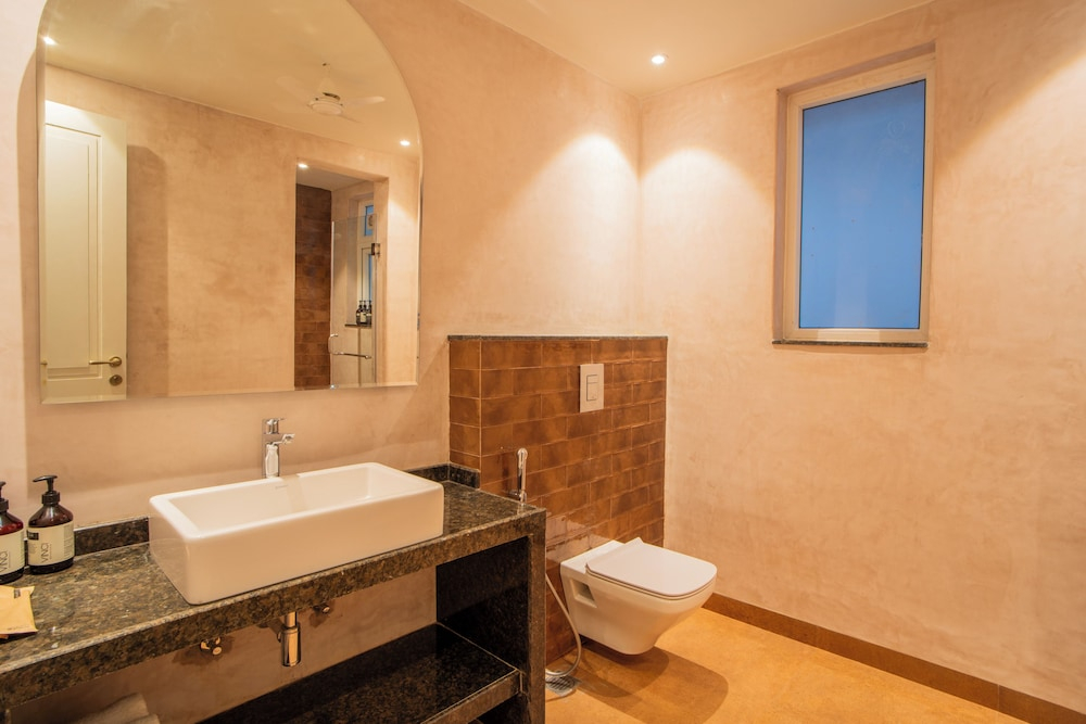 Elivaas Solace AquaVista 5BHK Villa
