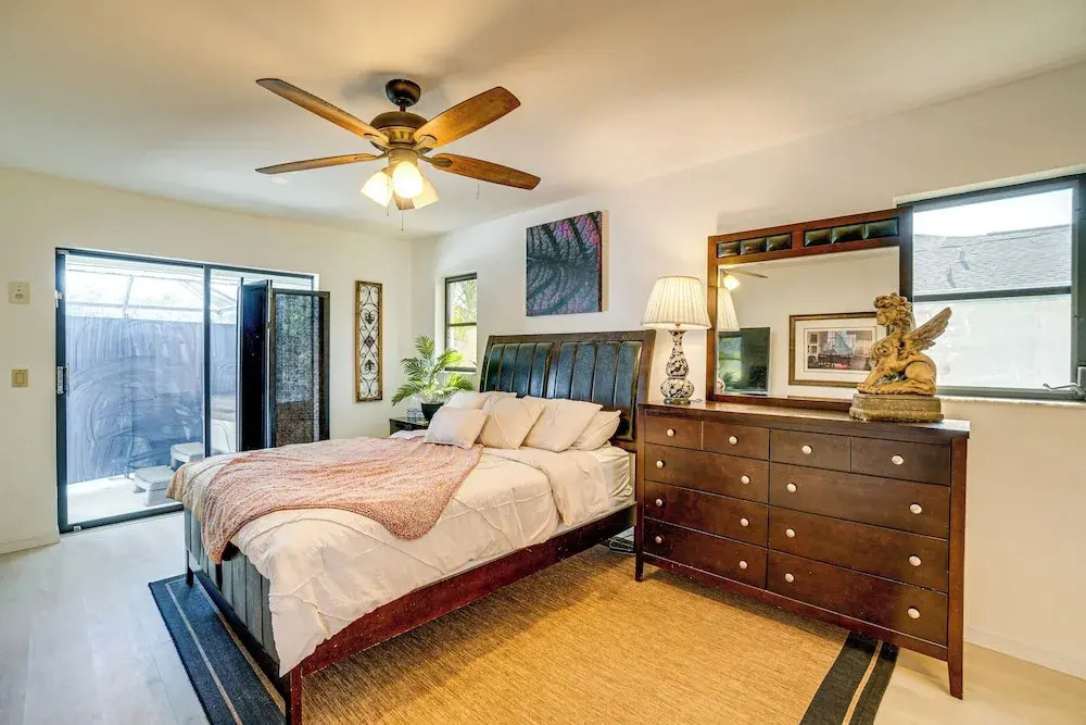 8 Mi Beach: Beautiful Oasis w/ Saltwater Pool