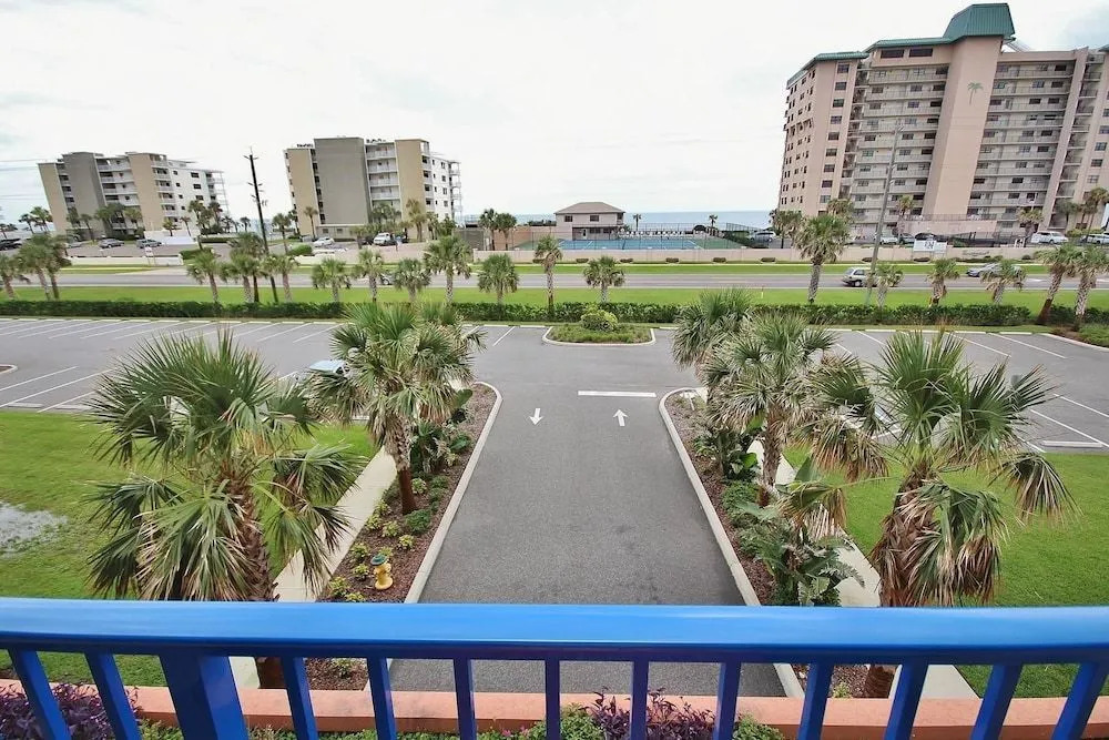 Oceanwalk 18-304 Apartment 3