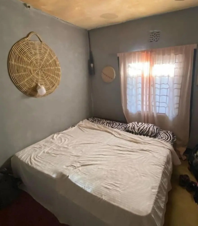 Banana shade hostel