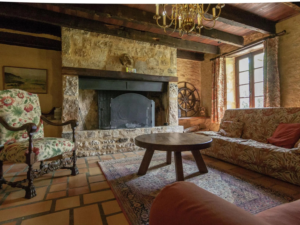 Quaint Mansion in Aquitaine estate with private garden