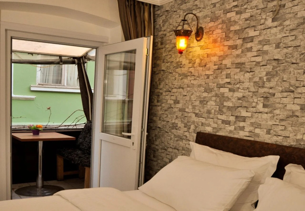 Magic House Hotel