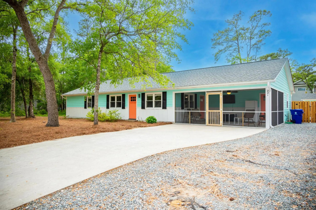 Poolside Paradise by Oak Island Accommodations