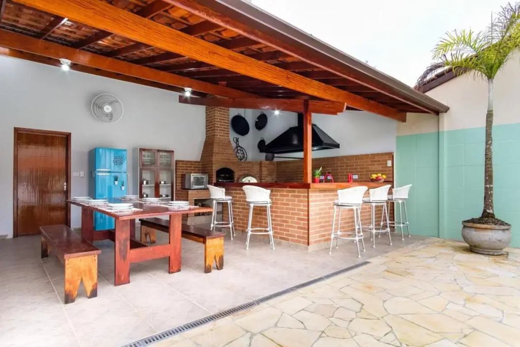BH12 - Barra Seca · BH 12: CASA DE PRAIA GOSTOSA COM ÁREA GOURMET