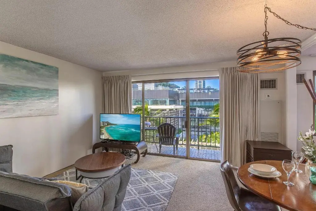 2140 Kuhio Ave #607