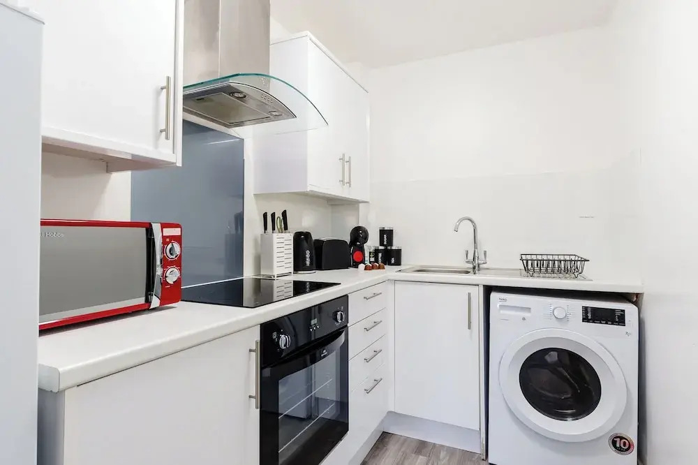 Whitchurch 2 Bedroom Flat near Hospital