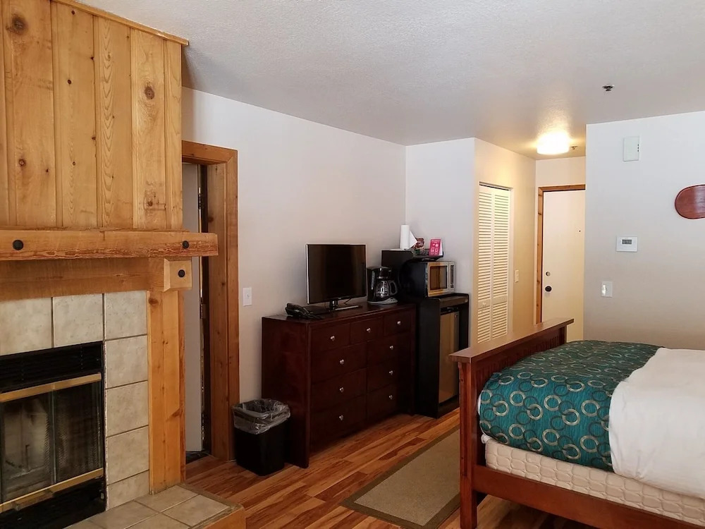 Getaway The Meadows 228a Hotel Style - Sleeps 4 Studio Bedroom Condo