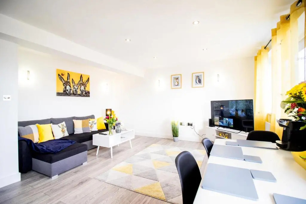 Springfield Apartment by Southwest Rooms - Free Parking & Netflix