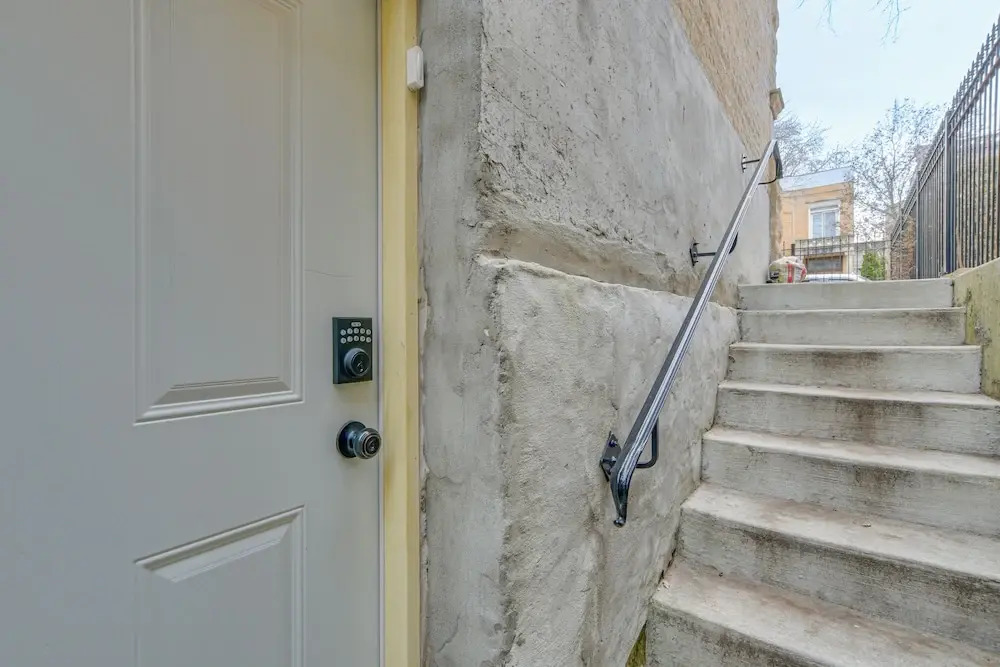 1 Mi to University of Chicago: Urban Escape!