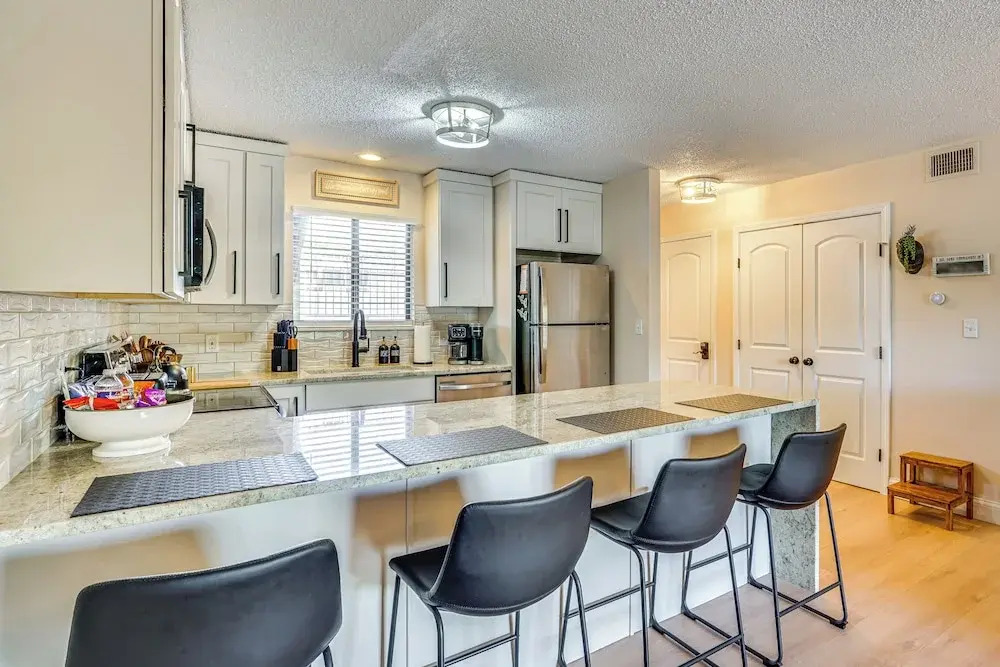 Lake & Pool Access: Lazy Days Condo w/ Balcony!