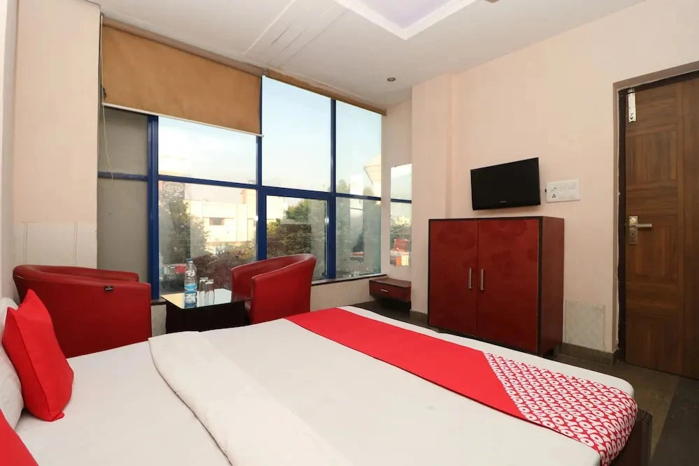 R K Guest House By OYO Rooms