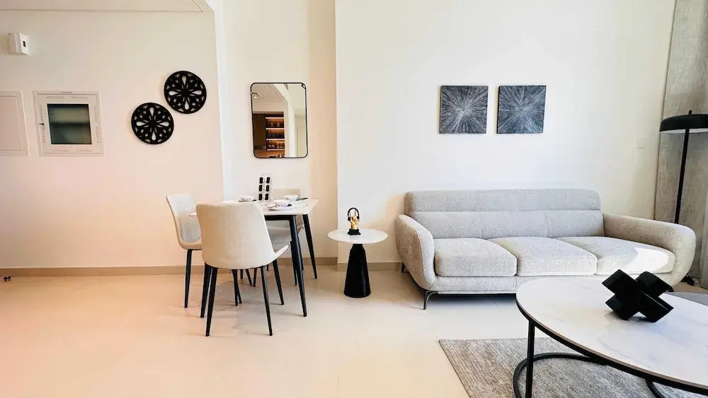 OYO HOME 1350 Premium 1-bed Apt Burj Crow