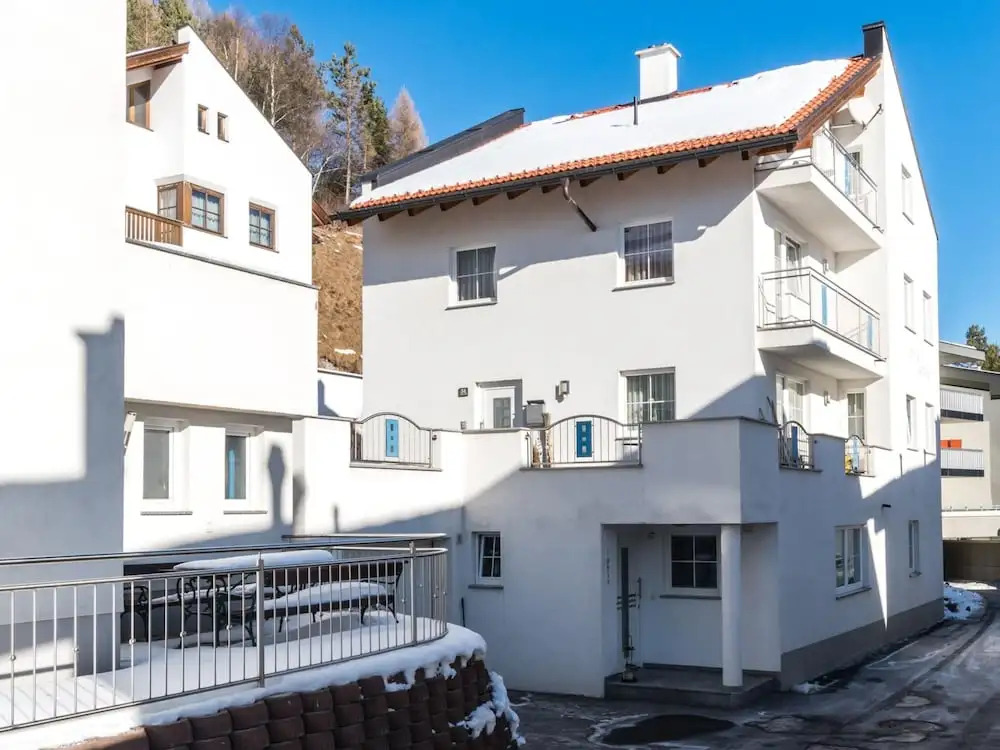 Modern Apartment in Fiss at Ski Bus Stop