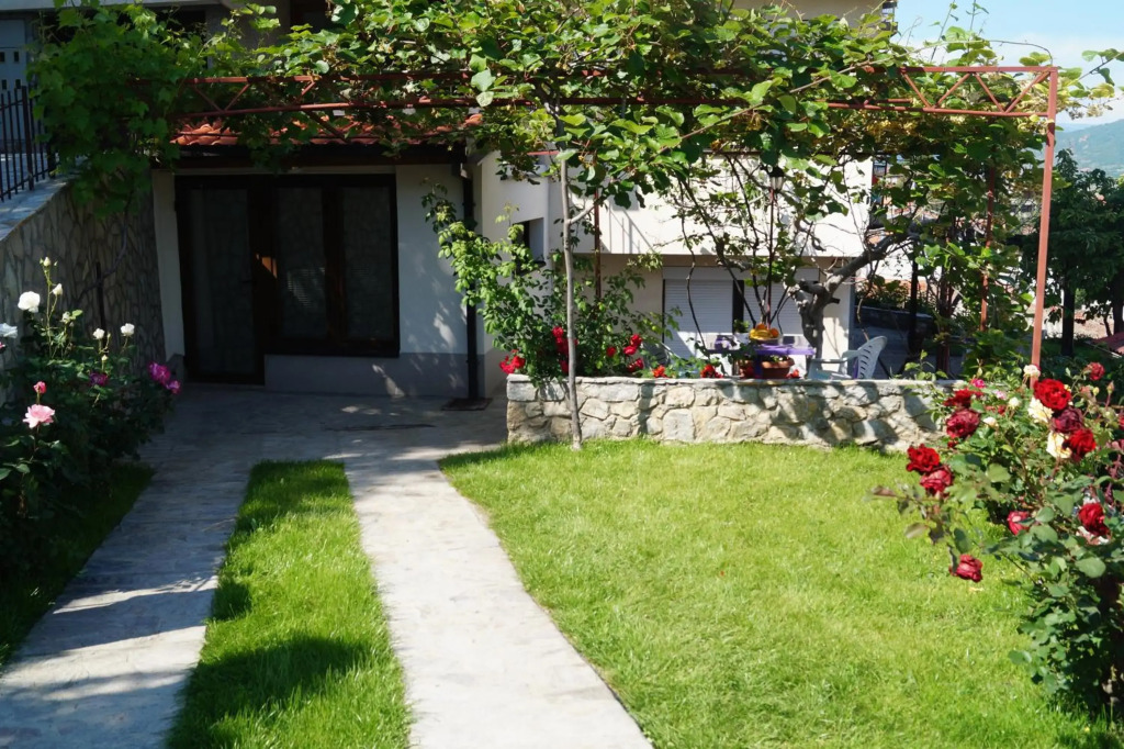 Snegar Apartments