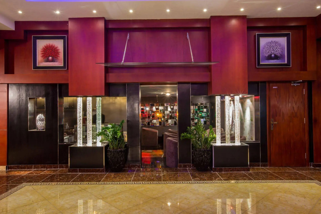 Elegance Castle Hotel