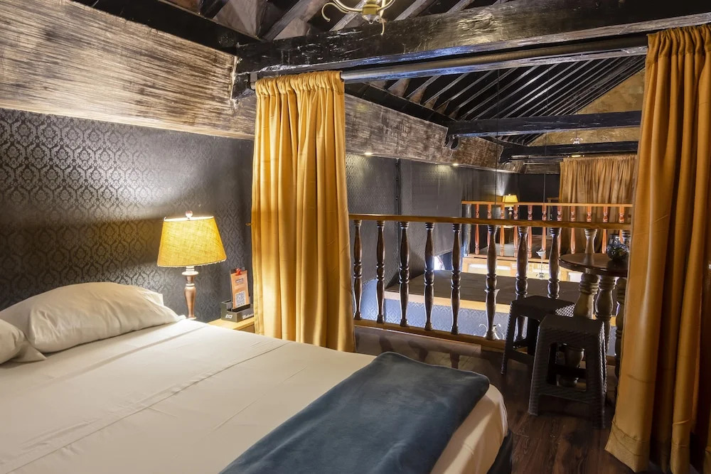 The Clock Hostel & Suites