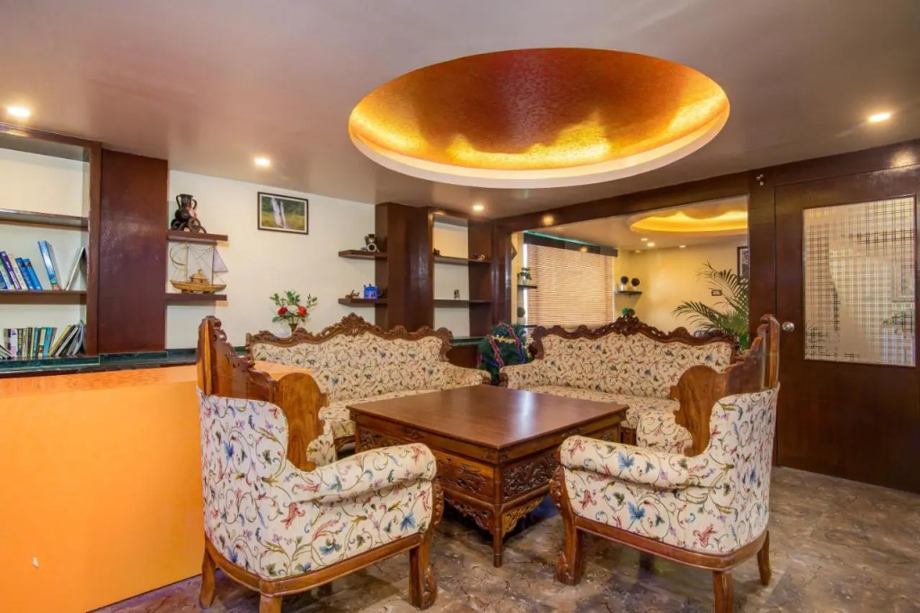 Muscatel Grand Silkroute - 300 Mts from MG Marg